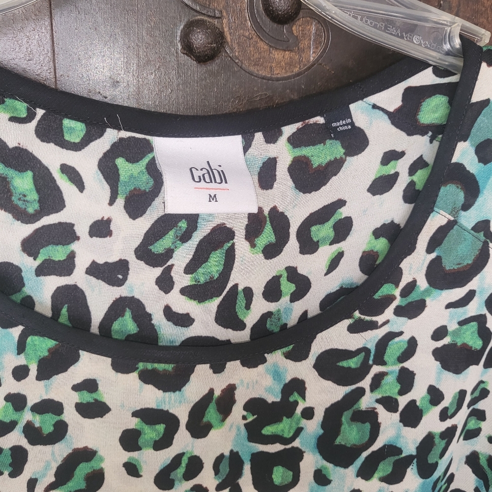 CABI TOP SIZE m in Animal print - Picture 2 of 5